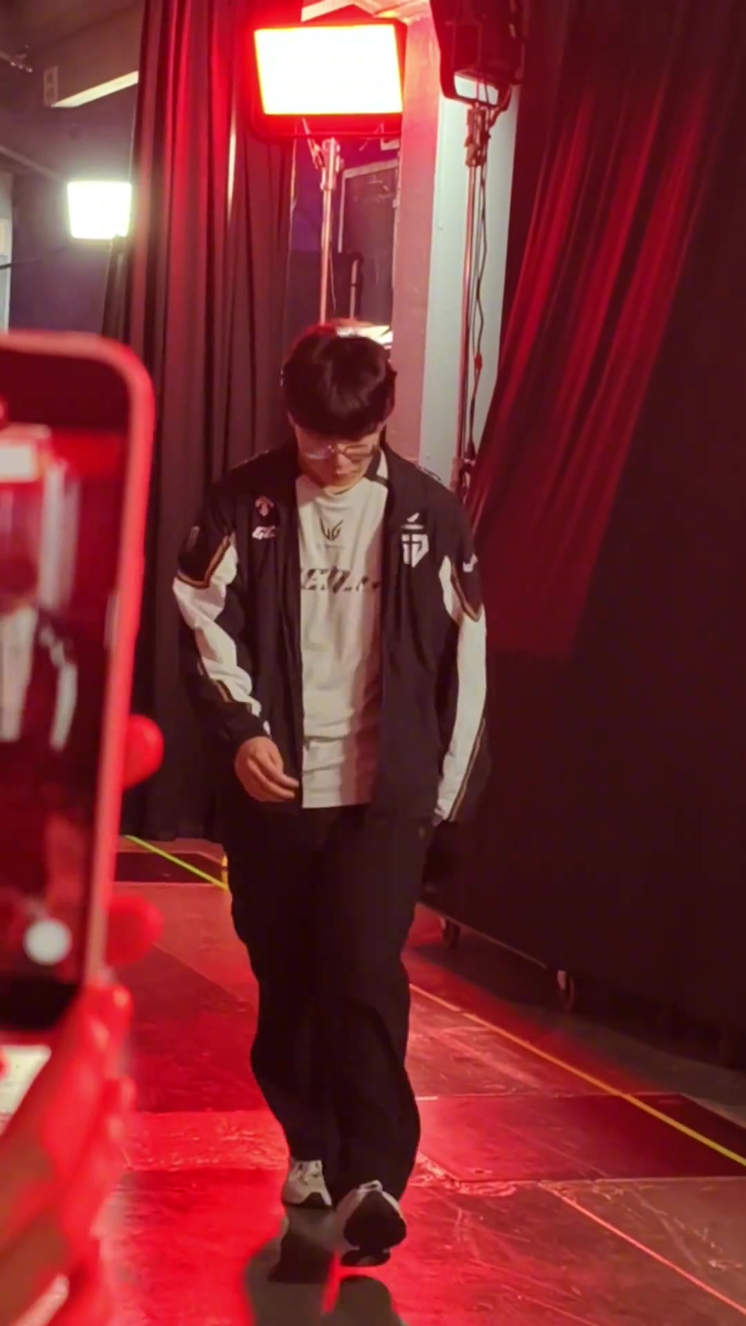 天博体育官方网站-Uzi迎来十二赛季出色发挥，中国队观众热烈欢呼！